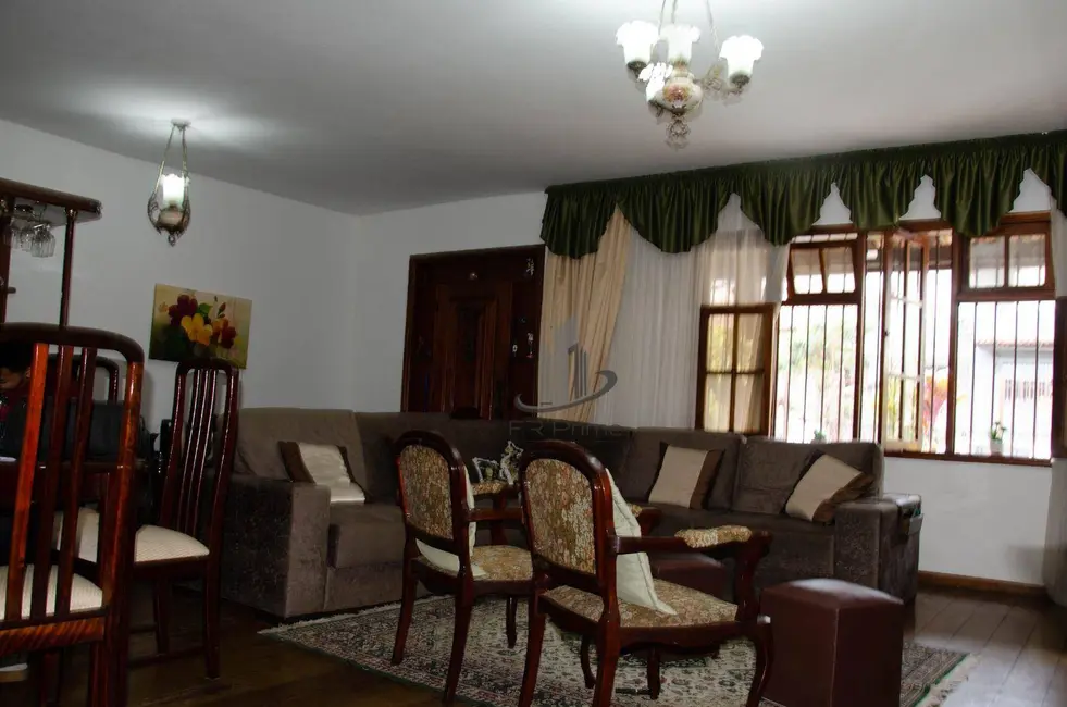 Casa com 6 quartos à venda, 478m2 em Jardim Belvedere, Volta Redonda - RJ - imagem 3 Foto 3 de Casa com 6 quartos à venda, 478m2 em Jardim Belvedere, Volta Redonda - RJ