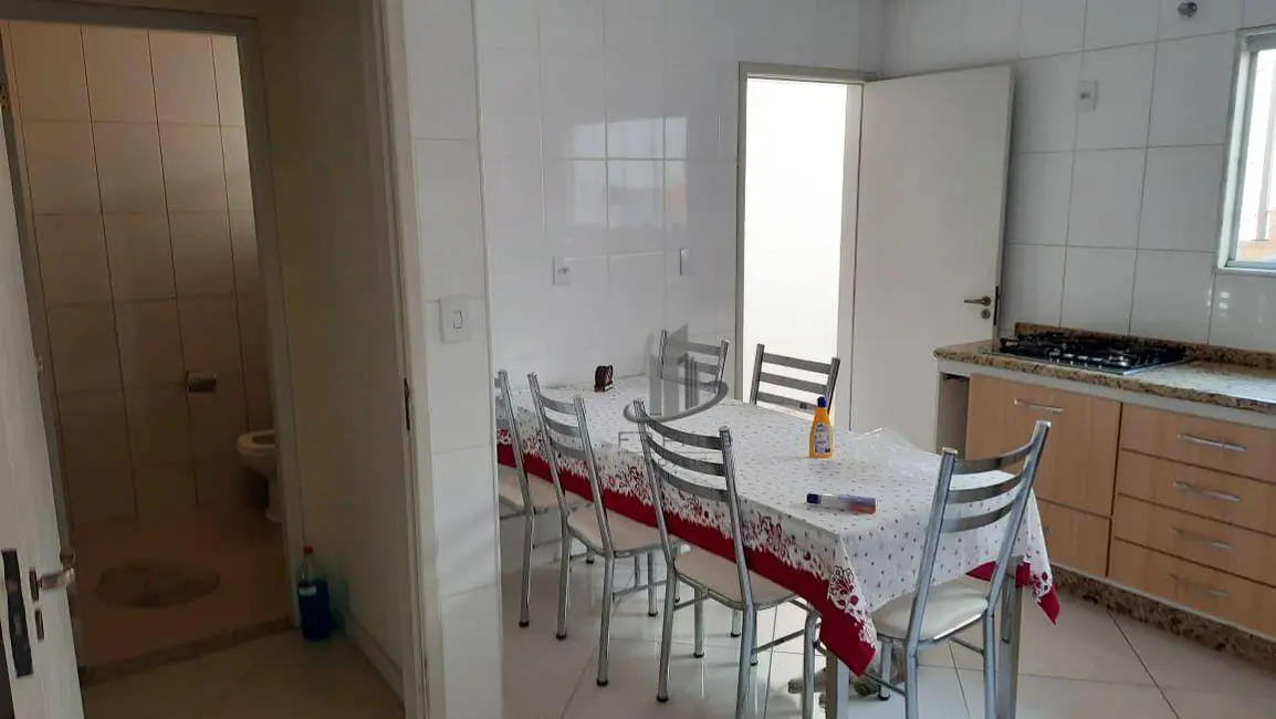 Casa com 3 quartos à venda, 381m2 em Jardim Amália, Volta Redonda - RJ - imagem 3 Foto 3 de Casa com 3 quartos à venda, 381m2 em Jardim Amália, Volta Redonda - RJ