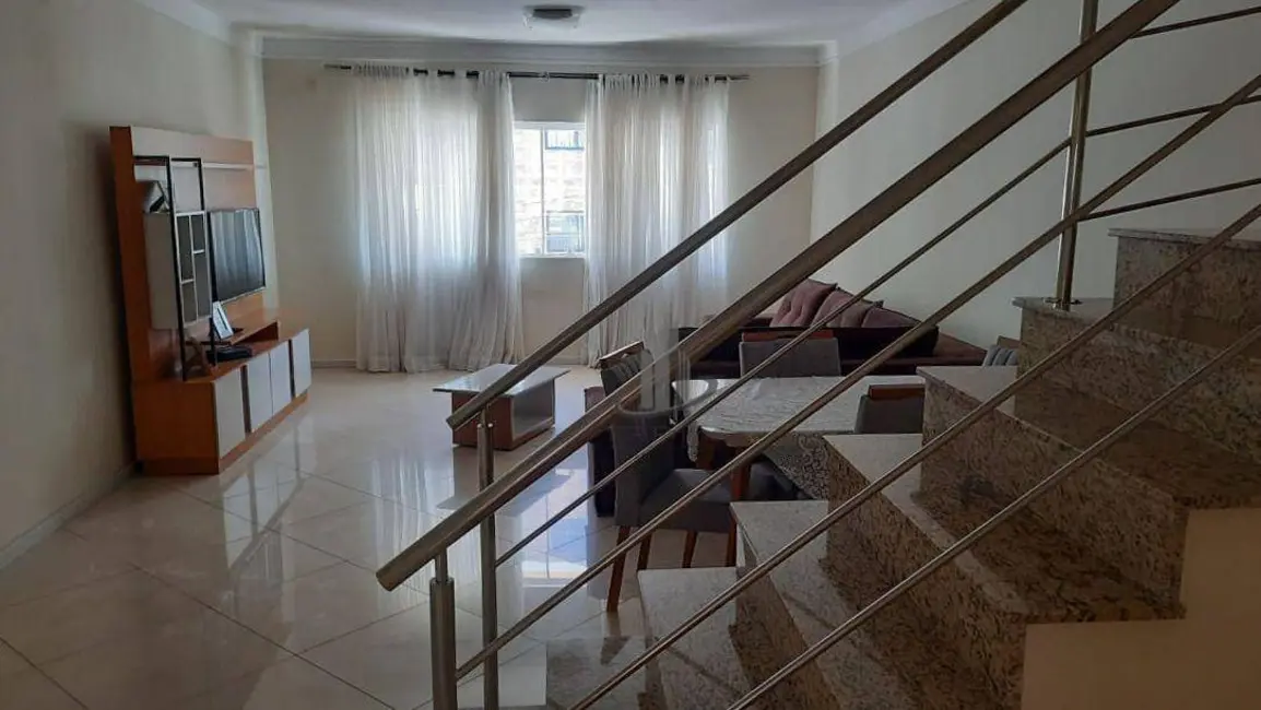 Foto 2 de Casa com 3 quartos à venda, 381m2 em Jardim Amália, Volta Redonda - RJ