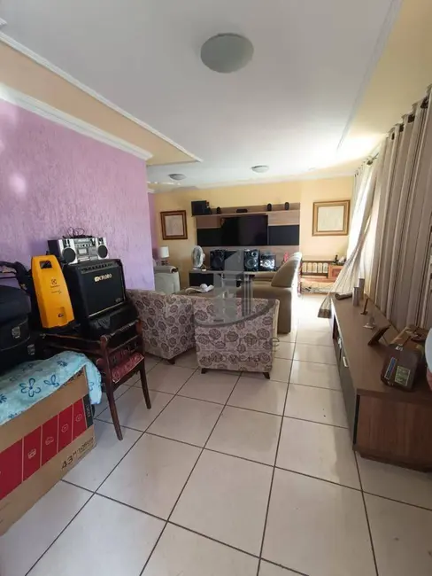 Casa com 4 quartos à venda, 162m2 em Volta Grande, Volta Redonda - RJ - imagem 2 Foto 2 de Casa com 4 quartos à venda, 162m2 em Volta Grande, Volta Redonda - RJ