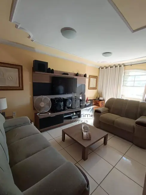 Casa com 4 quartos à venda, 162m2 em Volta Grande, Volta Redonda - RJ - imagem 3 Foto 3 de Casa com 4 quartos à venda, 162m2 em Volta Grande, Volta Redonda - RJ