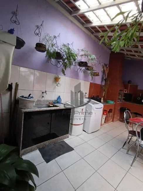 Casa com 4 quartos à venda, 162m2 em Volta Grande, Volta Redonda - RJ - imagem 8 Foto 8 de Casa com 4 quartos à venda, 162m2 em Volta Grande, Volta Redonda - RJ