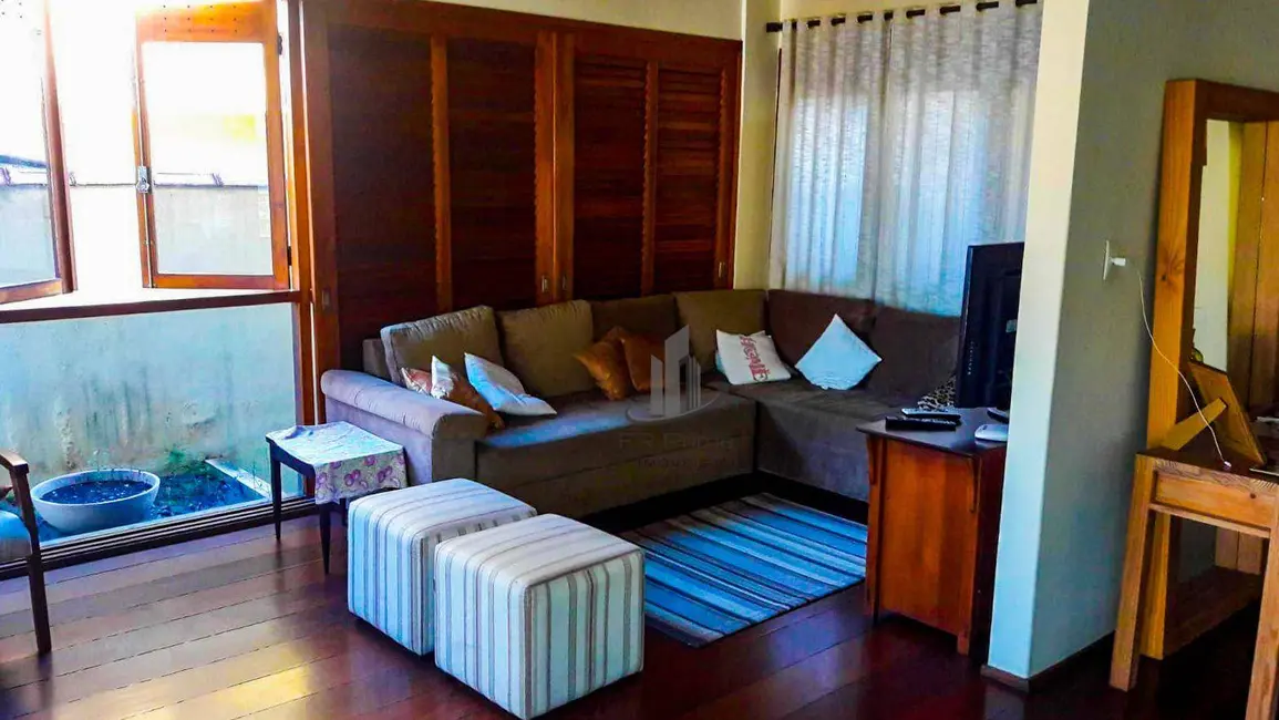 Foto 2 de Casa com 3 quartos à venda, 420m2 em Jardim Normandia, Volta Redonda - RJ