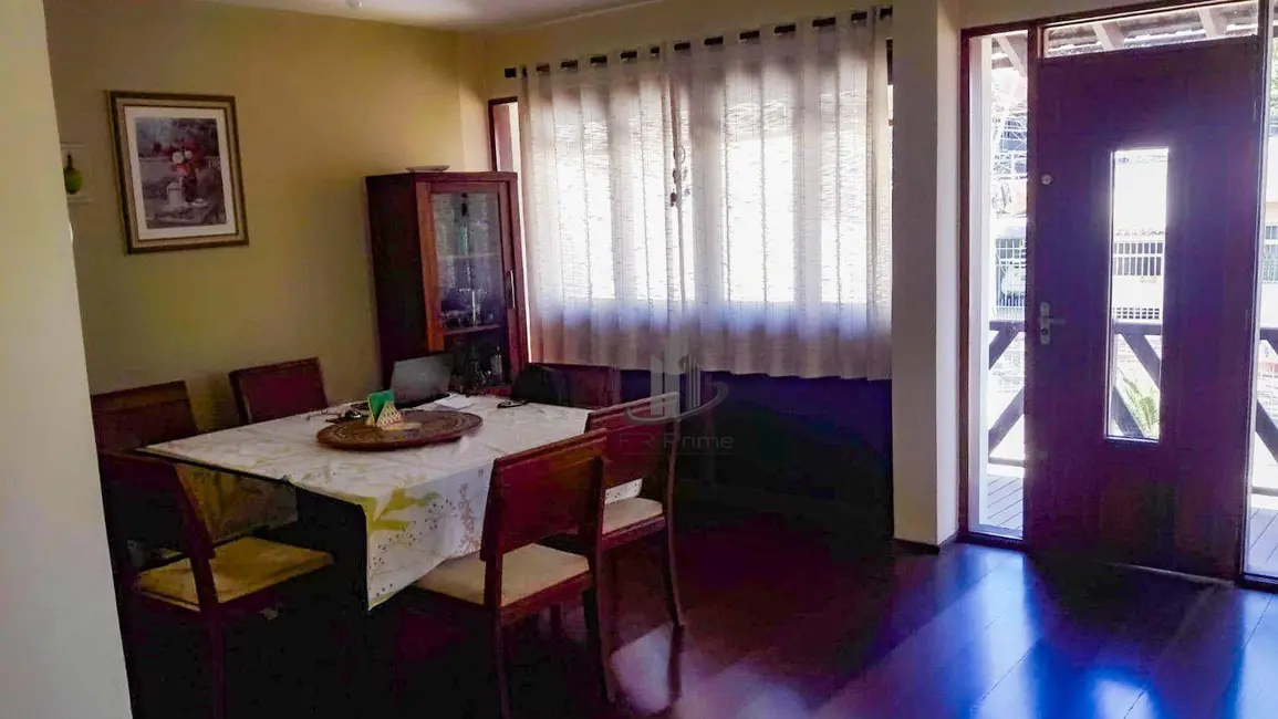 Casa com 3 quartos à venda, 420m2 em Jardim Normandia, Volta Redonda - RJ - imagem 3 Foto 3 de Casa com 3 quartos à venda, 420m2 em Jardim Normandia, Volta Redonda - RJ