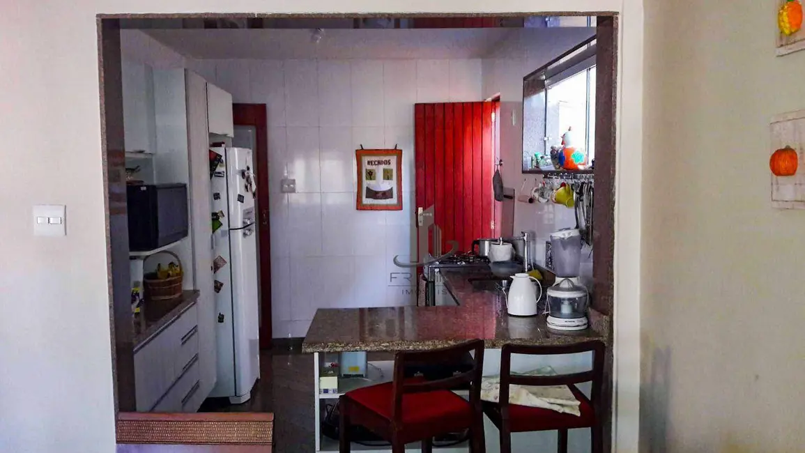 Casa com 3 quartos à venda, 420m2 em Jardim Normandia, Volta Redonda - RJ - imagem 5 Foto 5 de Casa com 3 quartos à venda, 420m2 em Jardim Normandia, Volta Redonda - RJ