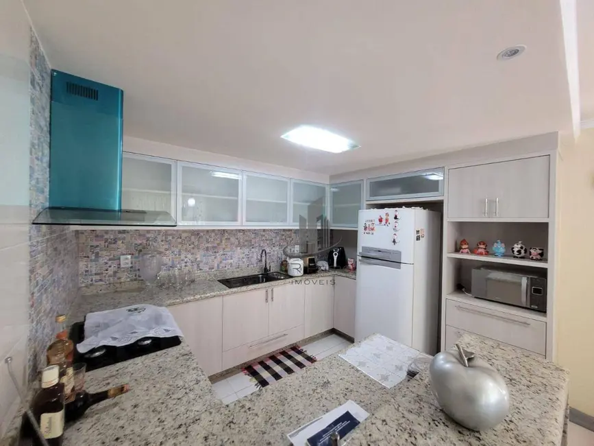 Casa com 5 quartos à venda, 267m2 em Sessenta, Volta Redonda - RJ - imagem 5 Foto 5 de Casa com 5 quartos à venda, 267m2 em Sessenta, Volta Redonda - RJ