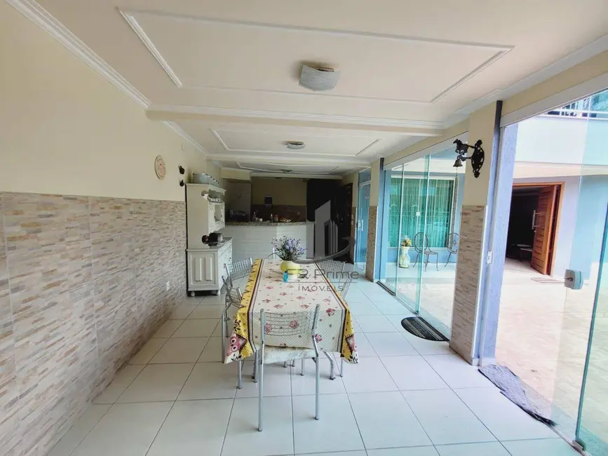 Casa com 5 quartos à venda, 267m2 em Sessenta, Volta Redonda - RJ - imagem 9 Foto 9 de Casa com 5 quartos à venda, 267m2 em Sessenta, Volta Redonda - RJ