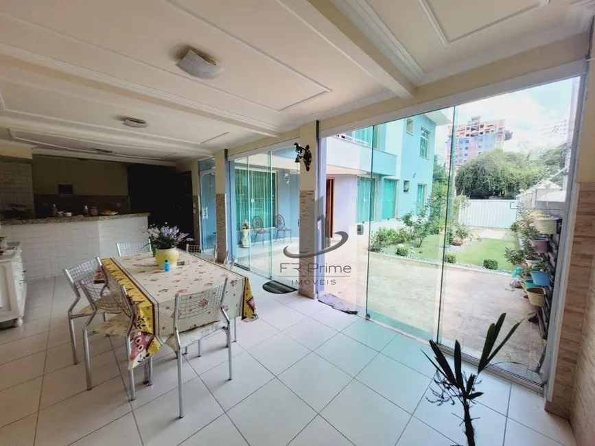 Casa com 5 quartos à venda, 267m2 em Sessenta, Volta Redonda - RJ - imagem 7 Foto 7 de Casa com 5 quartos à venda, 267m2 em Sessenta, Volta Redonda - RJ
