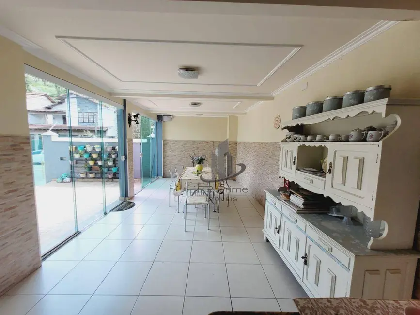 Casa com 5 quartos à venda, 267m2 em Sessenta, Volta Redonda - RJ - imagem 8 Foto 8 de Casa com 5 quartos à venda, 267m2 em Sessenta, Volta Redonda - RJ