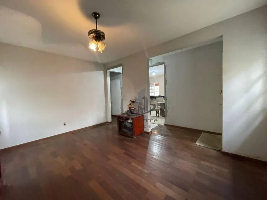 Casa com 4 quartos à venda, 500m2 em Jardim Amália, Volta Redonda - RJ - imagem 9 Foto 9 de Casa com 4 quartos à venda, 500m2 em Jardim Amália, Volta Redonda - RJ