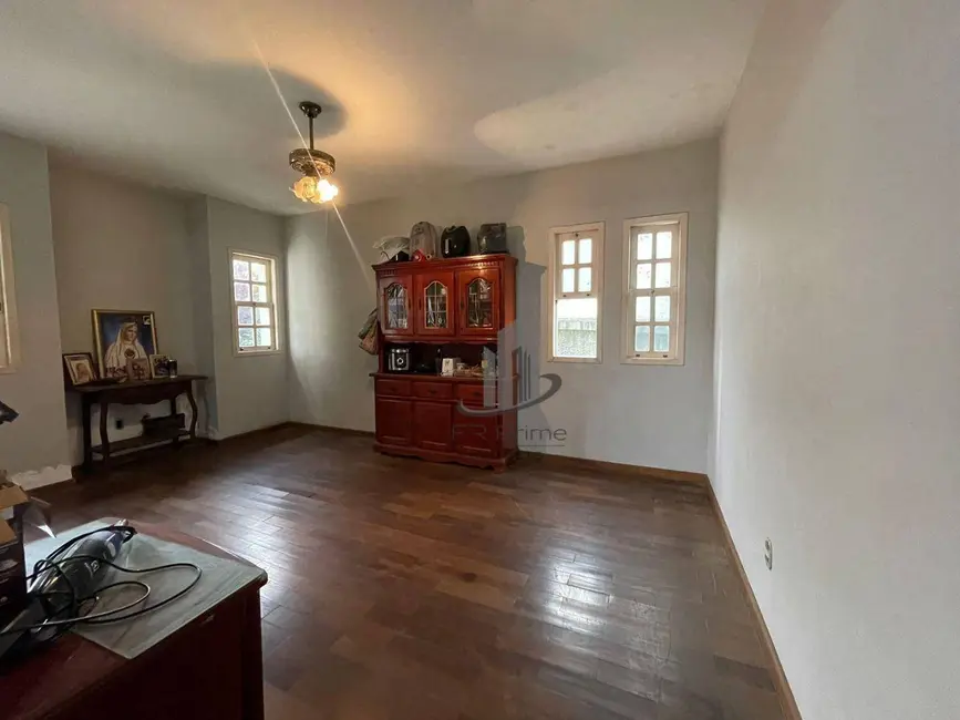 Casa com 4 quartos à venda, 500m2 em Jardim Amália, Volta Redonda - RJ - imagem 7 Foto 7 de Casa com 4 quartos à venda, 500m2 em Jardim Amália, Volta Redonda - RJ