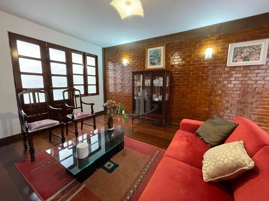 Casa com 2 quartos à venda, 211m2 em Vila Santa Cecília, Volta Redonda - RJ - imagem 5 Foto 5 de Casa com 2 quartos à venda, 211m2 em Vila Santa Cecília, Volta Redonda - RJ
