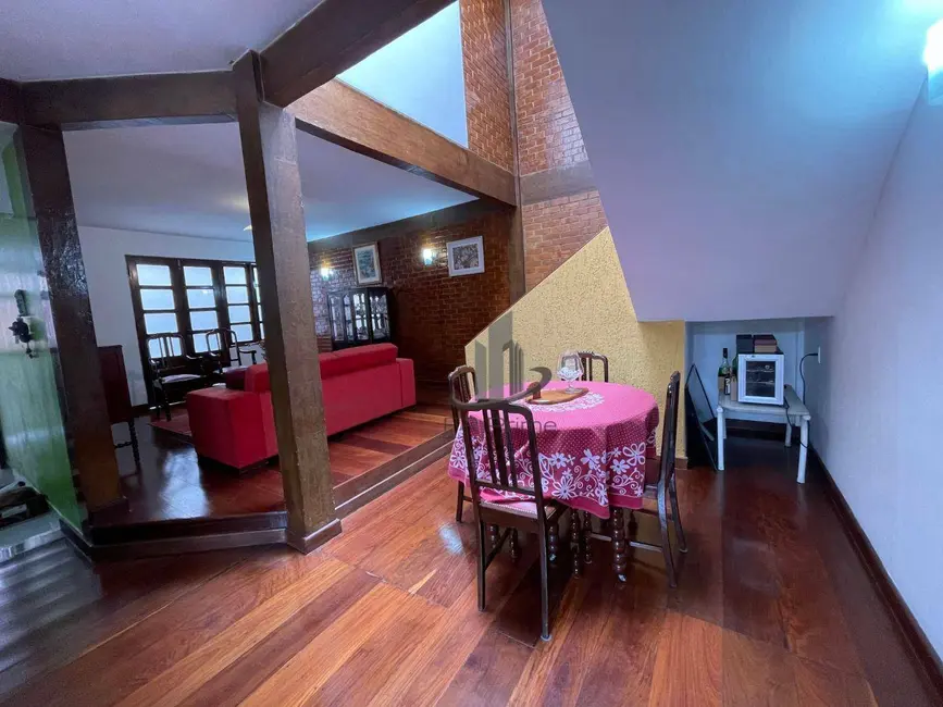 Casa com 2 quartos à venda, 211m2 em Vila Santa Cecília, Volta Redonda - RJ - imagem 3 Foto 3 de Casa com 2 quartos à venda, 211m2 em Vila Santa Cecília, Volta Redonda - RJ