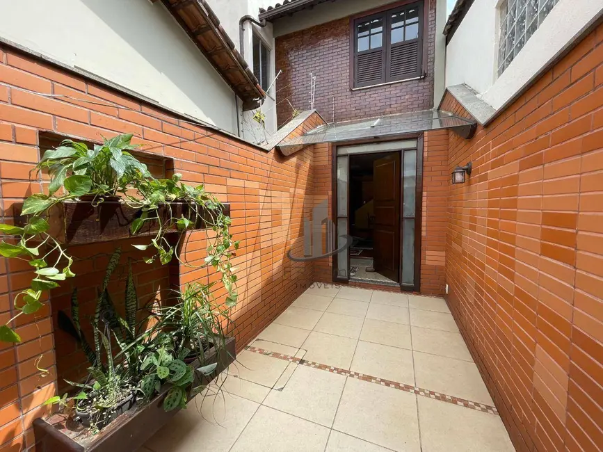 Foto 2 de Casa com 2 quartos à venda, 211m2 em Vila Santa Cecília, Volta Redonda - RJ