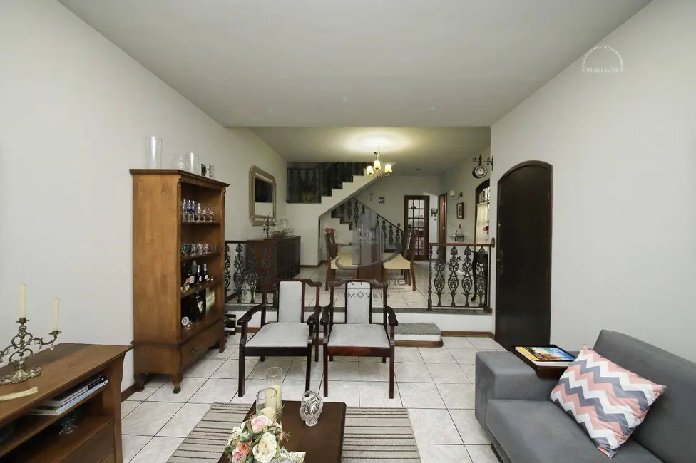 Casa com 3 quartos à venda, 261m2 em Jardim Amália, Volta Redonda - RJ - imagem 3 Foto 3 de Casa com 3 quartos à venda, 261m2 em Jardim Amália, Volta Redonda - RJ