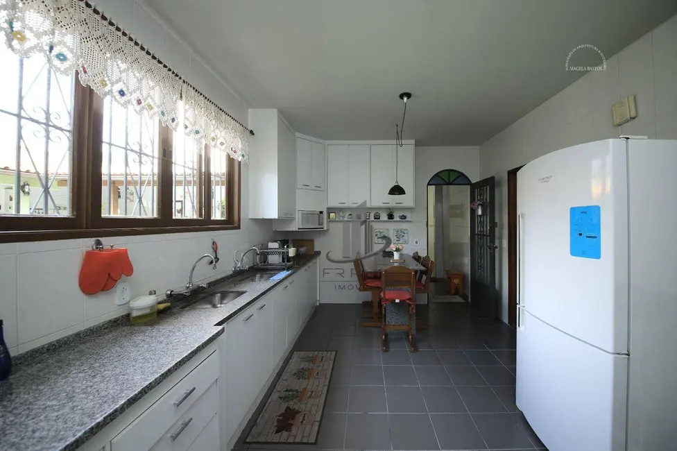 Casa com 3 quartos à venda, 261m2 em Jardim Amália, Volta Redonda - RJ - imagem 9 Foto 9 de Casa com 3 quartos à venda, 261m2 em Jardim Amália, Volta Redonda - RJ