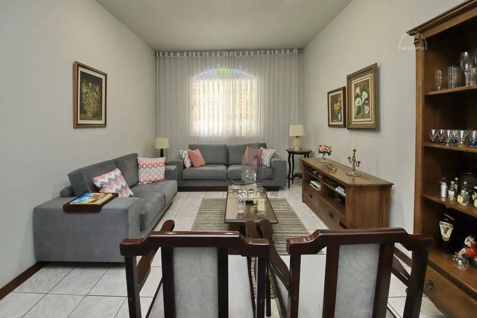 Casa com 3 quartos à venda, 261m2 em Jardim Amália, Volta Redonda - RJ - imagem 4 Foto 4 de Casa com 3 quartos à venda, 261m2 em Jardim Amália, Volta Redonda - RJ