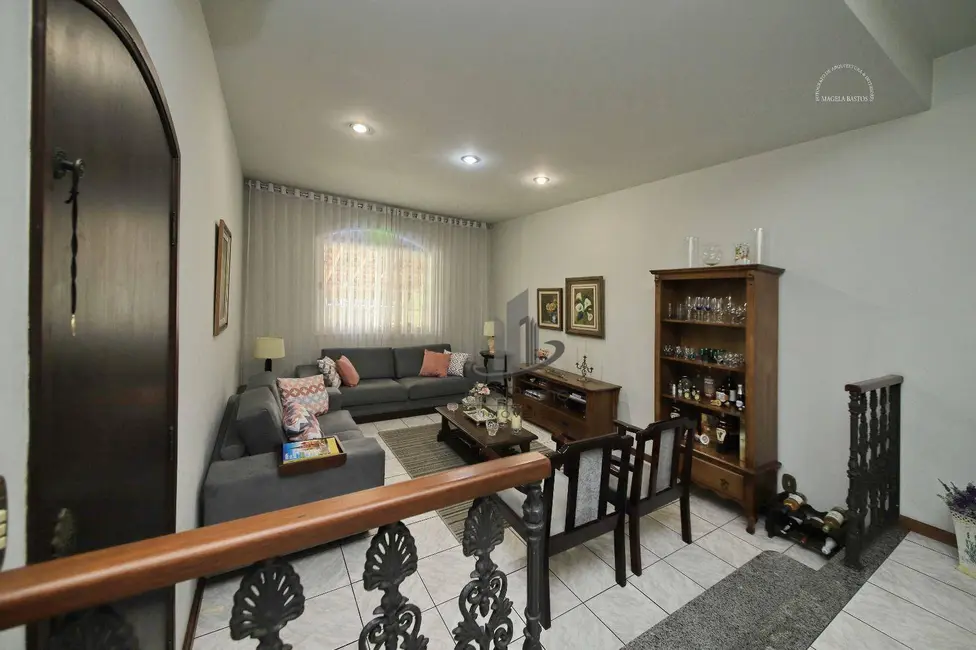 Casa com 3 quartos à venda, 261m2 em Jardim Amália, Volta Redonda - RJ - imagem 6 Foto 6 de Casa com 3 quartos à venda, 261m2 em Jardim Amália, Volta Redonda - RJ