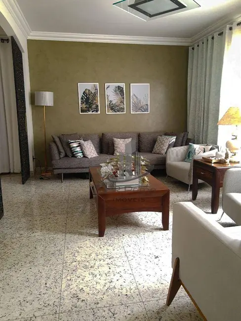 Casa com 3 quartos à venda, 715m2 em Jardim Normandia, Volta Redonda - RJ - imagem 5 Foto 5 de Casa com 3 quartos à venda, 715m2 em Jardim Normandia, Volta Redonda - RJ