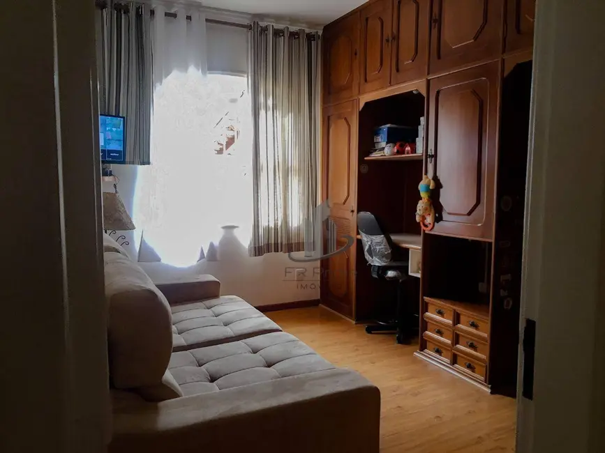 Casa com 3 quartos à venda, 715m2 em Jardim Normandia, Volta Redonda - RJ - imagem 4 Foto 4 de Casa com 3 quartos à venda, 715m2 em Jardim Normandia, Volta Redonda - RJ