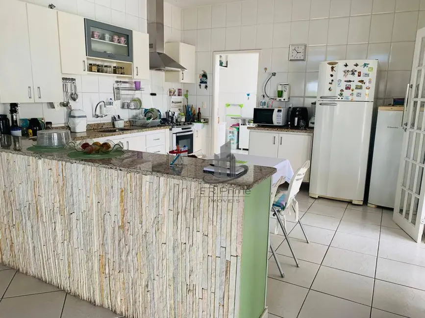 Casa com 5 quartos à venda, 501m2 em Jardim Amália, Volta Redonda - RJ - imagem 9 Foto 9 de Casa com 5 quartos à venda, 501m2 em Jardim Amália, Volta Redonda - RJ