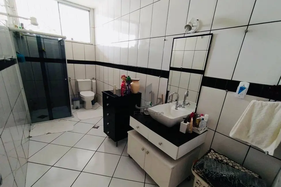 Foto 3 de Casa com 4 quartos à venda, 309m2 em Voldac, Volta Redonda - RJ
