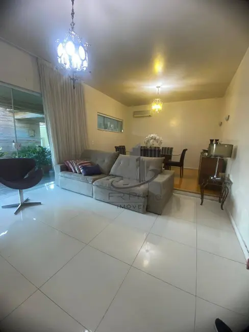 Casa com 4 quartos à venda, 660m2 em Vila Mury, Volta Redonda - RJ - imagem 8 Foto 8 de Casa com 4 quartos à venda, 660m2 em Vila Mury, Volta Redonda - RJ
