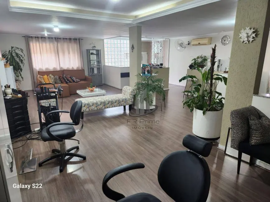 Casa com 4 quartos à venda, 360m2 em São João Batista, Volta Redonda - RJ - imagem 4 Foto 4 de Casa com 4 quartos à venda, 360m2 em São João Batista, Volta Redonda - RJ