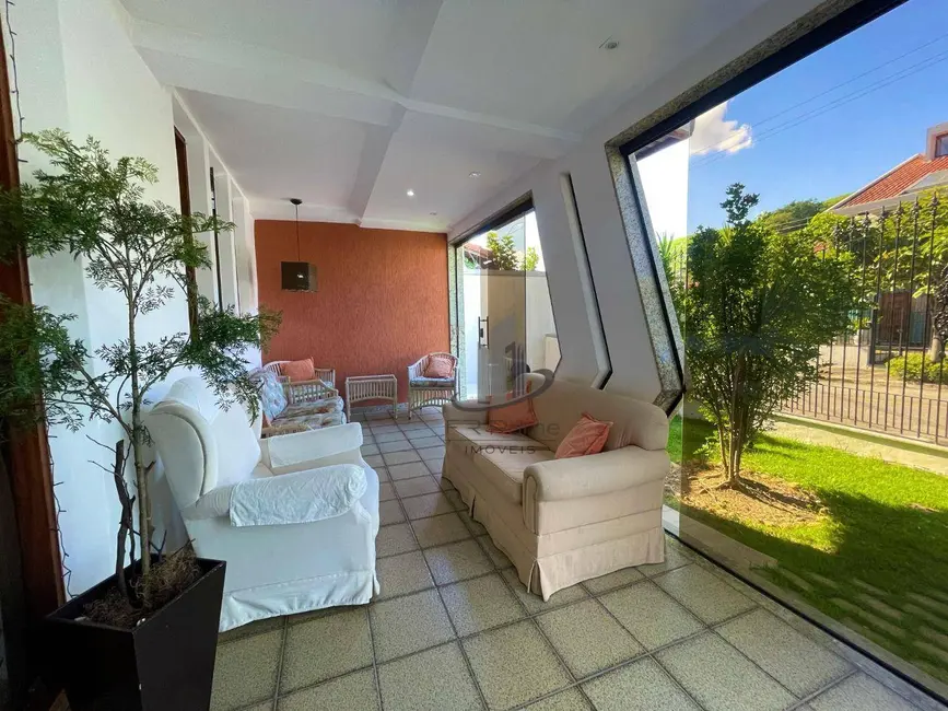 Casa com 5 quartos à venda, 540m2 em Jardim Esperança, Volta Redonda - RJ - imagem 3 Foto 3 de Casa com 5 quartos à venda, 540m2 em Jardim Esperança, Volta Redonda - RJ