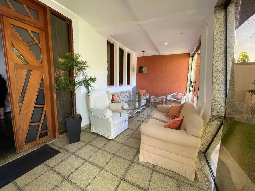 Casa com 5 quartos à venda, 540m2 em Jardim Esperança, Volta Redonda - RJ - imagem 2 Foto 2 de Casa com 5 quartos à venda, 540m2 em Jardim Esperança, Volta Redonda - RJ