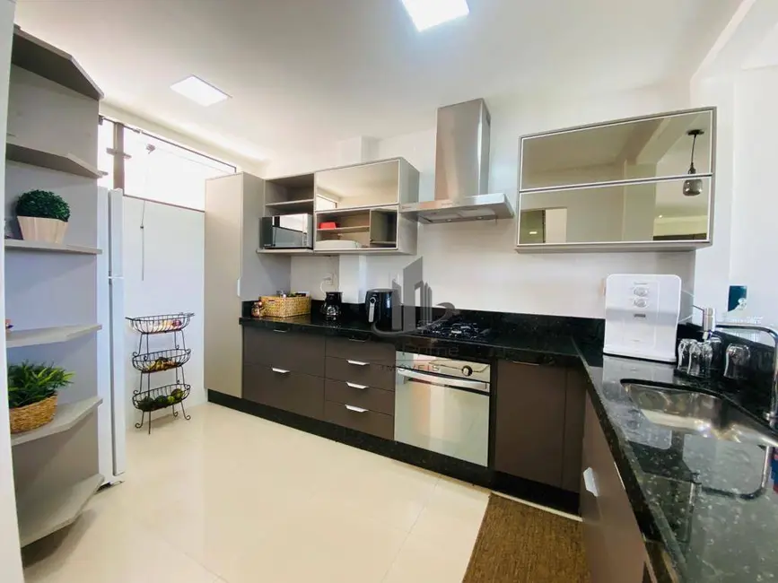 Casa com 3 quartos à venda, 354m2 em Jardim Belvedere, Volta Redonda - RJ - imagem 6 Foto 6 de Casa com 3 quartos à venda, 354m2 em Jardim Belvedere, Volta Redonda - RJ