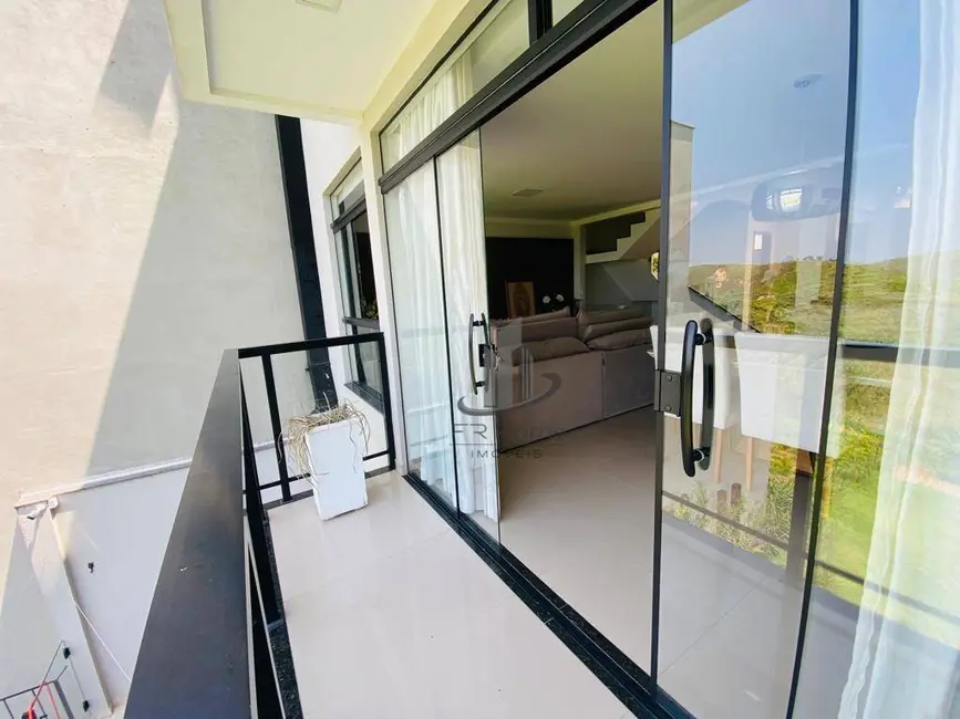 Casa com 3 quartos à venda, 354m2 em Jardim Belvedere, Volta Redonda - RJ - imagem 5 Foto 5 de Casa com 3 quartos à venda, 354m2 em Jardim Belvedere, Volta Redonda - RJ