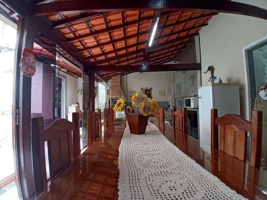 Casa com 3 quartos à venda, 143m2 em Jardim Vila Rica - Tiradentes, Volta Redonda - RJ - imagem 6 Foto 6 de Casa com 3 quartos à venda, 143m2 em Jardim Vila Rica - Tiradentes, Volta Redonda - RJ