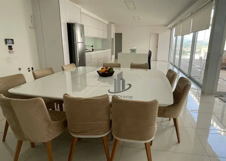 Casa de Condomínio com 3 quartos à venda, 330m2 em Jardim Belvedere, Volta Redonda - RJ - imagem 8 Foto 8 de Casa de Condomínio com 3 quartos à venda, 330m2 em Jardim Belvedere, Volta Redonda - RJ