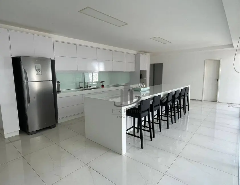 Casa de Condomínio com 3 quartos à venda, 330m2 em Jardim Belvedere, Volta Redonda - RJ - imagem 3 Foto 3 de Casa de Condomínio com 3 quartos à venda, 330m2 em Jardim Belvedere, Volta Redonda - RJ