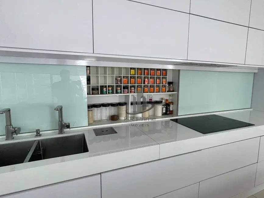 Casa de Condomínio com 3 quartos à venda, 330m2 em Jardim Belvedere, Volta Redonda - RJ - imagem 4 Foto 4 de Casa de Condomínio com 3 quartos à venda, 330m2 em Jardim Belvedere, Volta Redonda - RJ