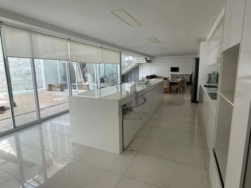 Casa de Condomínio com 3 quartos à venda, 330m2 em Jardim Belvedere, Volta Redonda - RJ - imagem 9 Foto 9 de Casa de Condomínio com 3 quartos à venda, 330m2 em Jardim Belvedere, Volta Redonda - RJ