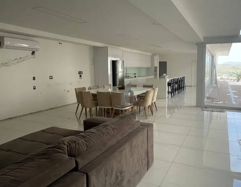 Casa de Condomínio com 3 quartos à venda, 330m2 em Jardim Belvedere, Volta Redonda - RJ - imagem 6 Foto 6 de Casa de Condomínio com 3 quartos à venda, 330m2 em Jardim Belvedere, Volta Redonda - RJ