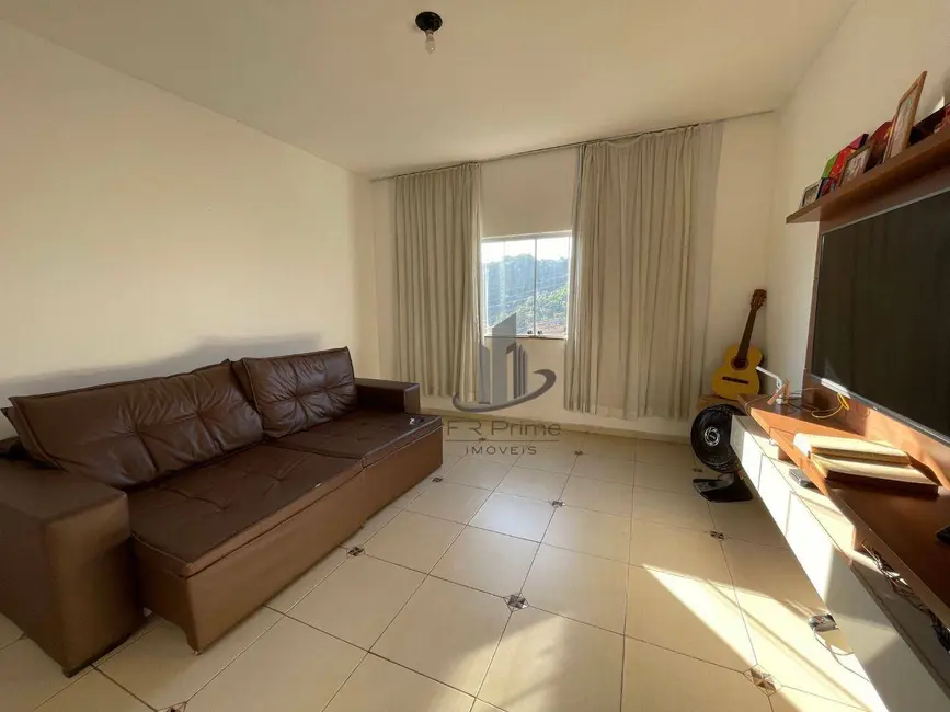 Casa com 3 quartos à venda, 300m2 em Vila Ursulino, Barra Mansa - RJ - imagem 3 Foto 3 de Casa com 3 quartos à venda, 300m2 em Vila Ursulino, Barra Mansa - RJ