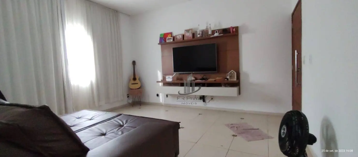 Foto 2 de Casa com 3 quartos à venda, 300m2 em Vila Ursulino, Barra Mansa - RJ