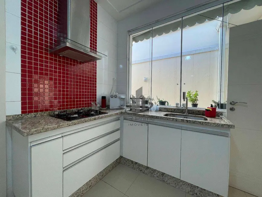 Foto 9 de Casa com 2 quartos à venda, 330m2 em Jardim Belvedere, Volta Redonda - RJ