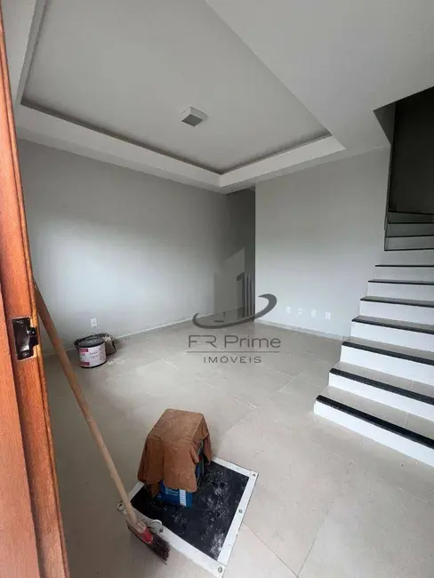 Casa com 2 quartos à venda, 150m2 em Roma, Volta Redonda - RJ - imagem 3 Foto 3 de Casa com 2 quartos à venda, 150m2 em Roma, Volta Redonda - RJ
