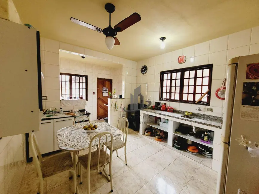 Foto 1 de Casa com 3 quartos à venda, 223m2 em Monte Castelo, Volta Redonda - RJ