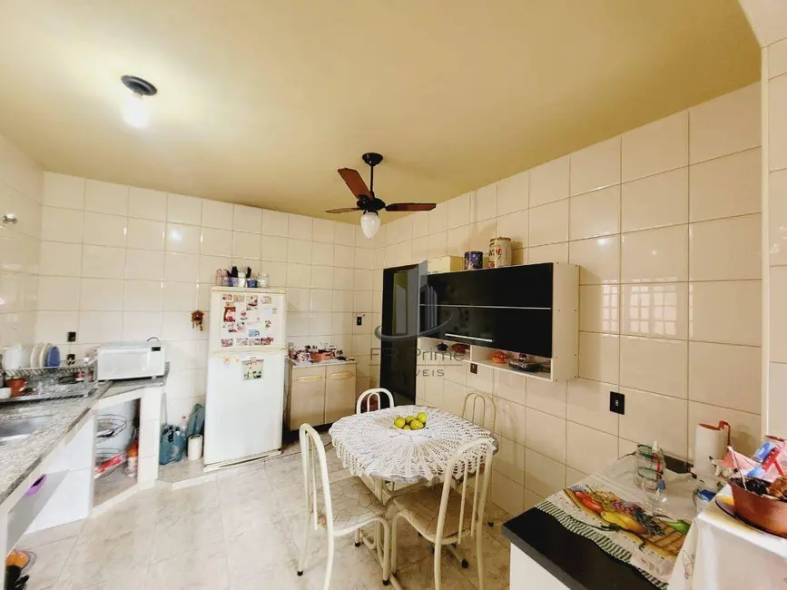 Casa com 3 quartos à venda, 223m2 em Monte Castelo, Volta Redonda - RJ - imagem 3 Foto 3 de Casa com 3 quartos à venda, 223m2 em Monte Castelo, Volta Redonda - RJ