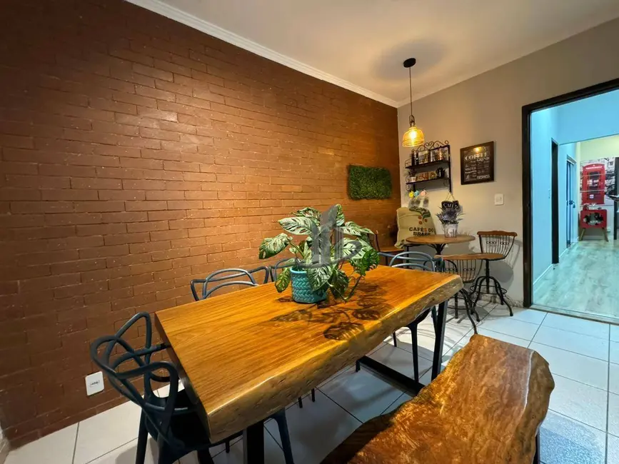 Casa com 3 quartos à venda, 250m2 em Sessenta, Volta Redonda - RJ - imagem 3 Foto 3 de Casa com 3 quartos à venda, 250m2 em Sessenta, Volta Redonda - RJ