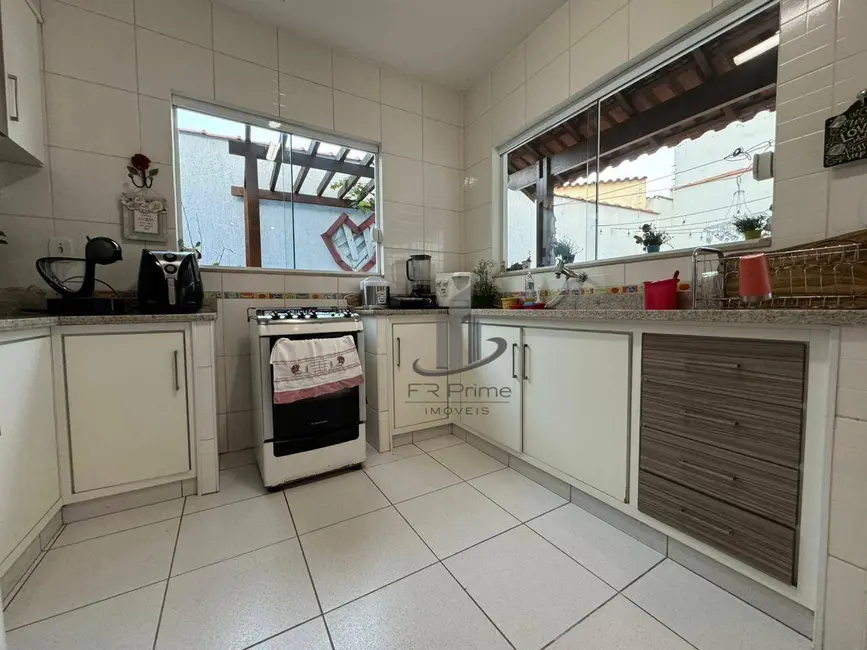 Casa com 3 quartos à venda, 250m2 em Sessenta, Volta Redonda - RJ - imagem 6 Foto 6 de Casa com 3 quartos à venda, 250m2 em Sessenta, Volta Redonda - RJ