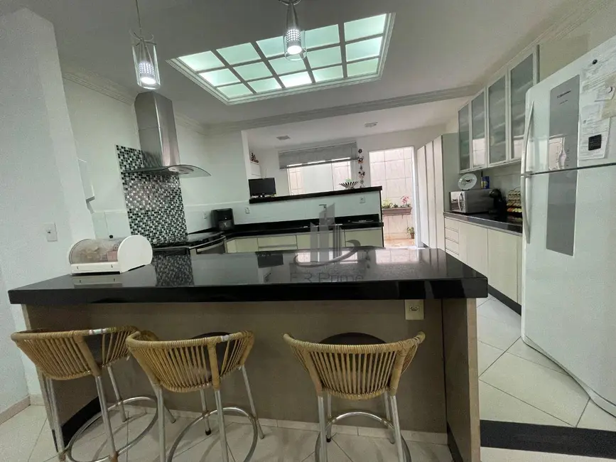 Casa com 4 quartos à venda, 354m2 em Aterrado, Volta Redonda - RJ - imagem 7 Foto 7 de Casa com 4 quartos à venda, 354m2 em Aterrado, Volta Redonda - RJ
