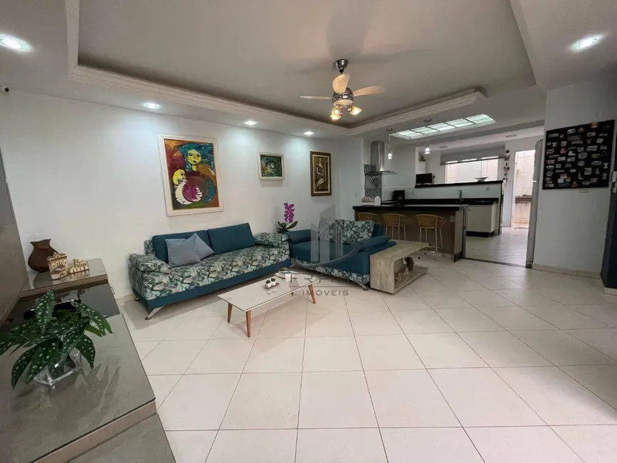 Casa com 4 quartos à venda, 354m2 em Aterrado, Volta Redonda - RJ - imagem 3 Foto 3 de Casa com 4 quartos à venda, 354m2 em Aterrado, Volta Redonda - RJ