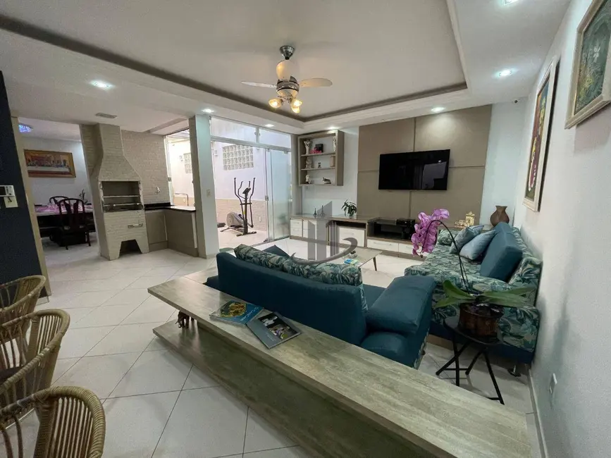 Casa com 4 quartos à venda, 354m2 em Aterrado, Volta Redonda - RJ - imagem 5 Foto 5 de Casa com 4 quartos à venda, 354m2 em Aterrado, Volta Redonda - RJ