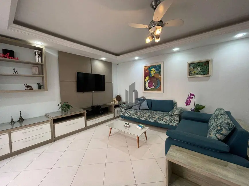 Foto 1 de Casa com 4 quartos à venda, 354m2 em Aterrado, Volta Redonda - RJ